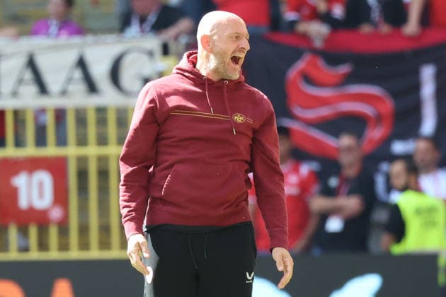 September 19, 2026, xrekx, Soccer, 2. Bundesliga, 1. FC Kaiserslautern vs. Eintracht Braunschweig; from left: Torsten Lieberknecht, coach of 1. FC Kaiserslautern, looks disappointed, looks disappointed, dejected, disappointed DFL DFB REGULATIONS PROHIBIT ANY USE OF PHOTOGRAPHS as IMAGE SEQUENCES and or QUASI-VIDEO Kaiserslautern