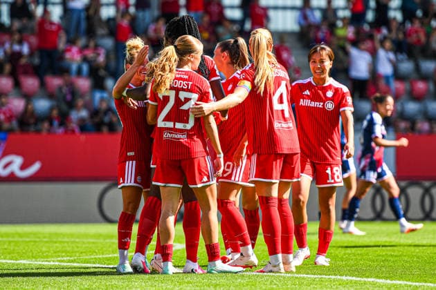 September 19, 2026, Munich, Germany: Google Pixel Women s Bundesliga match between FC Bayern Munich Women and 1. FC Köln Women at the FC Bayern Campus. Edna Imade celebrates with the FC Bayern Women s team after their second goal.