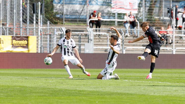 KOELN, GERMANY - SEPTEMBER 19, 2026: David Otto (Viktoria Köln, 10) shoots on the goal during the 3rd division match on gameday 7 between Viktoria Koeln vs. FC Ingolstadt at the Sportpark Hoehenberg on September 19, 2026 in Koeln, Germany. DFL REGULATIONS PROHIBIT ANY USE OF PHOTOGRAPHS AS IMAGE SEQUENCES AND OR QUASI-VIDEO. Nordrhein-Westfalen Germany Copyright: xAxelxKohringx