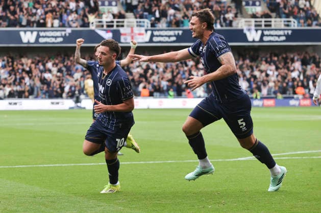 Millwall v West Ham United Sky Bet Championship Camiel Neghli of Millwall celebrates scoring his side™s 2nd goal during the Sky Bet Championship match at The Den, London 19 09 2026 UK Newspapers OUT Copyright: xPaulxChestertonx FIL-23973-0063