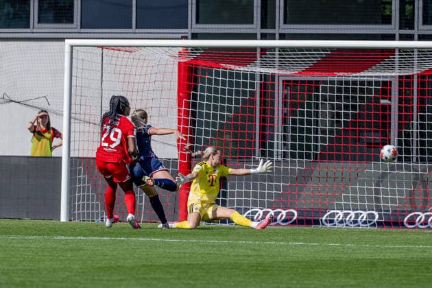 Edna Imade of FC Bayern Munich Women, 29, scoring her goal to make it 3–0 against goalkeeper Lisa Schmitz, 1. FC Köln, 01 GER, FC Bayern Munich Women vs. 1. FC Köln, Soccer, Google Pixel Women’s Bundesliga, Matchday 5, 2026–2027 season, September 19, 2026 DFL DFB regulations prohibit any use of photographs as image sequences and or quasi-video. Photo: HMB Media, Heike Feiner Copyright: HMBxMedia HeikexFeiner