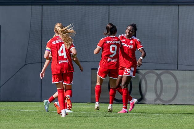 The Munich women celebrate with Edna Imade of FC Bayern Munich Women, 29, on her second goal to make it 3–0 GER, FC Bayern Munich Women vs. 1. FC Köln, soccer, Google Pixel Women’s Bundesliga, Matchday 5, 2026–2027 season, September 19, 2026 DFL DFB regulations prohibit any use of photographs as image sequences and or quasi-video. Photo: HMB Media, Heike Feiner Copyright: HMBxMedia HeikexFeiner