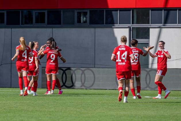 The Munich women celebrate with Edna Imade of FC Bayern Munich Women, 29, on her second goal to make it 3–0 GER, FC Bayern Munich Women vs. 1. FC Köln, soccer, Google Pixel Women’s Bundesliga, Matchday 5, 2026–2027 season, September 19, 2026 DFL DFB regulations prohibit any use of photographs as image sequences and or quasi-video. Photo: HMB Media, Heike Feiner Copyright: HMBxMedia HeikexFeiner