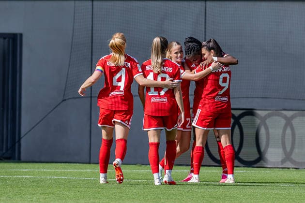 The Munich women celebrate with Edna Imade of FC Bayern Munich Women, 29, on her second goal to make it 3–0 GER, FC Bayern Munich Women vs. 1. FC Köln, soccer, Google Pixel Women’s Bundesliga, Matchday 5, 2026–2027 season, September 19, 2026 DFL DFB regulations prohibit any use of photographs as image sequences and or quasi-video. Photo: HMB Media, Heike Feiner Copyright: HMBxMedia HeikexFeiner