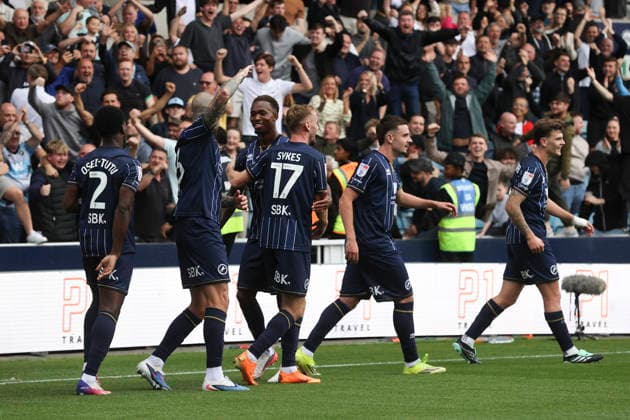 Millwall v West Ham United Sky Bet Championship The Millwall players celebrate their side™s 2nd goal during the Sky Bet Championship match at The Den, London 19 09 2026 UK Newspapers OUT Copyright: xPaulxChestertonx FIL-23973-0089