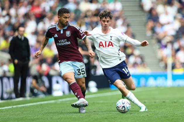 Tottenham Hotspur v Aston Villa, Premier League Archie Gray of Tottenham Hotspur challenges Joao Gomes of Aston Villa during the Tottenham Hotspur v Aston Villa Premier League match at the Tottenham Hotspur Stadium, London, England on 17 September 2026 Credit: Ian Stephen Every Second Media Editorial use only. All images are copyright Every Second Media Limited. No images may be reproduced without prior permission. All rights reserved. Premier League and Football League images are subject to licensing agreements with Football DataCo Limited. see https: www.football-dataco.com Copyright: xIMAGO EveryxSecondxMediax ESM-2173-0037 IanxStephenx xEveryxSecondxMediax