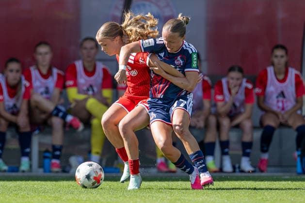 Battle for the Ball: Tackle between Sophie Proost of FC Bayern Munich Women, No. 23, and Beke Sterner of 1. FC Köln, No. 37 (GER), FC Bayern Munich Women vs. 1. FC Cologne, soccer, Google Pixel Women’s Bundesliga, Matchday 5, 2026–2027 season, September 19, 2026 DFL DFB regulations prohibit any use of photographs as image sequences and or quasi-video. Photo: HMB Media, Heike Feiner Copyright: HMBxMedia HeikexFeiner