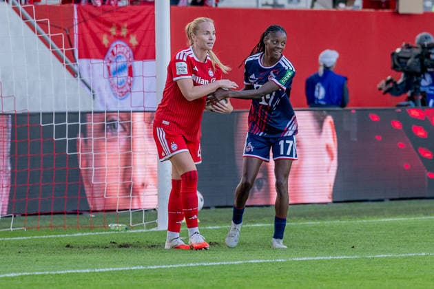 Lydia Andrade of 1. FC Köln, 17, wants to get the ball from Glodis Perla Viggosdottir of FC Bayern Munich Women, 04, immediately after the goal that made it 3–1, in order to make the most of the stoppage time in the first half GER, FC Bayern Munich Women vs. 1. FC Köln, Soccer, Google Pixel Women’s Bundesliga, Matchday 5, 2026–2027 Season, September 19, 2026 DFL DFB regulations prohibit any use of photographs as image sequences and or quasi-video. Photo: HMB Media, Heike Feiner Copyright: HMBxMedia HeikexFeiner