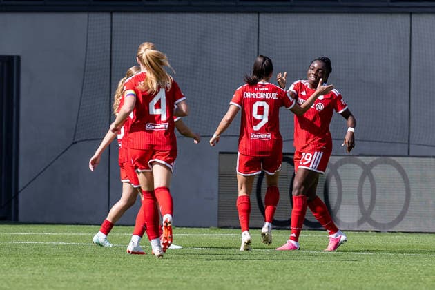 The Munich women celebrate with Edna Imade of FC Bayern Munich Women, 29, after her goal to make it 3–0 GER, FC Bayern Munich Women vs. 1. FC Köln, soccer, Google Pixel Women’s Bundesliga, Matchday 5, 2026–2027 season, September 19, 2026 DFL DFB regulations prohibit any use of photographs as image sequences and or quasi-video. Photo: HMB Media, Heike Feiner Copyright: HMBxMedia HeikexFeiner