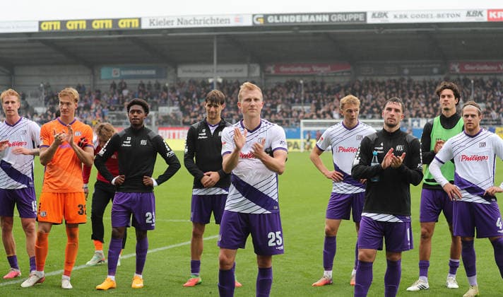 Niklas Wiemann, VfL Osnabrück, and the team celebrate the point in front of the fan section. Soccer, Men s, 2026–2027 Season, 2. Bundesliga, Holstein Stadium, Holstein Kiel vs. VfL Osnabrück, 1–1. DFL regulations prohibit any use of photographs as image sequences and or quasi-video.