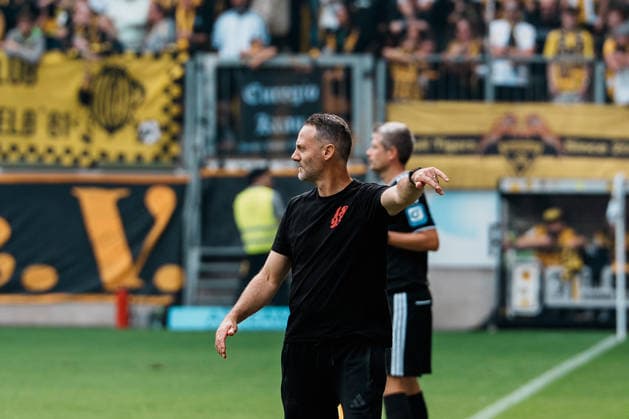 German Soccer 3rd Division 2026–2027, Matchday 7: Alemannia Aachen vs. Fortuna Düsseldorf at Tivoli Aachen; Alexander Ende, coach of Fortuna Düsseldorf, gestures, looking dissatisfied, and gives instructions Copyright: xThiemoxRudolphx