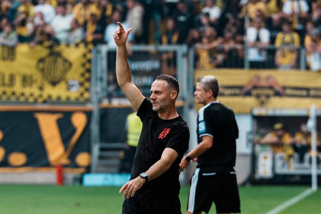 German Soccer 3rd Division 2026–2027, Matchday 7: Alemannia Aachen vs. Fortuna Düsseldorf at Tivoli Aachen; Alexander Ende, coach of Fortuna Düsseldorf, gestures, looking dissatisfied, and gives instructions Copyright: xThiemoxRudolphx