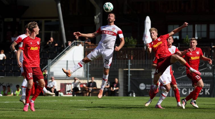 September 19, 2026, Germany, Aspach Soccer: VfB Stuttgart II vs. SSV Jahn Regensburg; from left: Leopold Wurm (Regensburg), Dominik Nothnagel (VfB II), Malte Karbstein (Regensburg)