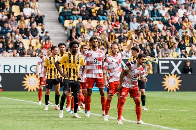 German Soccer 3rd Division 2026–2027, Matchday 7: Alemannia Aachen vs. Fortuna Düsseldorf at Tivoli Aachen; Players await a free kick at the edge of the penalty area Copyright: xThiemoxRudolphx