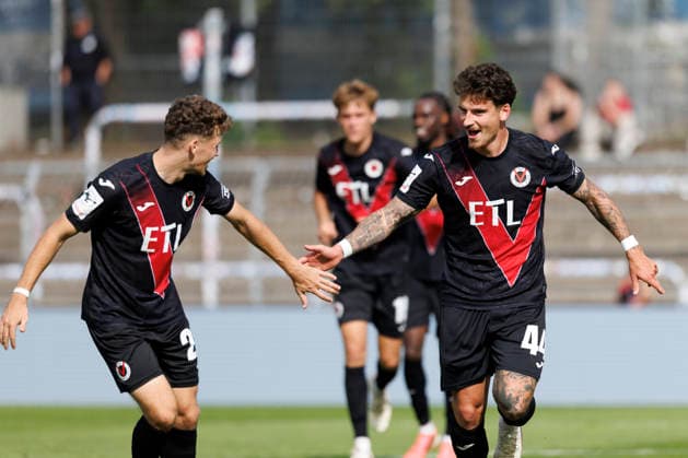 KOELN, GERMANY - SEPTEMBER 19, 2026: Niklas Castelle (Viktoria Köln, 44) celebrates his goal—making it 1–0 together with his teammates during the 3rd division match on gameday 7 between Viktoria Koeln vs. FC Ingolstadt at the Sportpark Hoehenberg on September 19, 2026 in Koeln, Germany. DFL REGULATIONS PROHIBIT ANY USE OF PHOTOGRAPHS AS IMAGE SEQUENCES AND OR QUASI-VIDEO. Nordrhein-Westfalen Germany Copyright: xAxelxKohringx