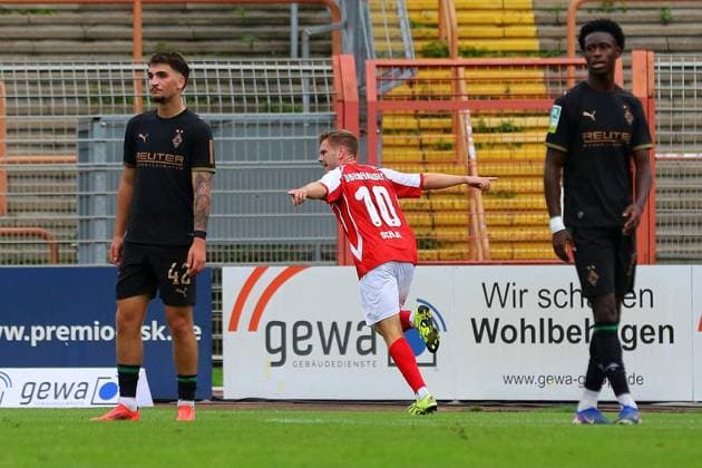 Regionalliga West Rot-Weiß Oberhausen Borussia Mönchengladbach II ** FOR EDITORIAL USE ONLY ** EDITORIAL USE ONLY ** p Luca Schlax celebrates his goal to make it 2–0 RWO Borussia Mönchengladbach II Location: Oberhausen, Niederrhein Stadium Date: September 19, 2026 Germany, North Rhine-Westphalia, Oberhausen Copyright MichaxKorb Copyright: MichaxKorb doc87o4r425pjl1a7zyxh09 ,EDITORIAL USE ONLY Copyright: MichaxKorb