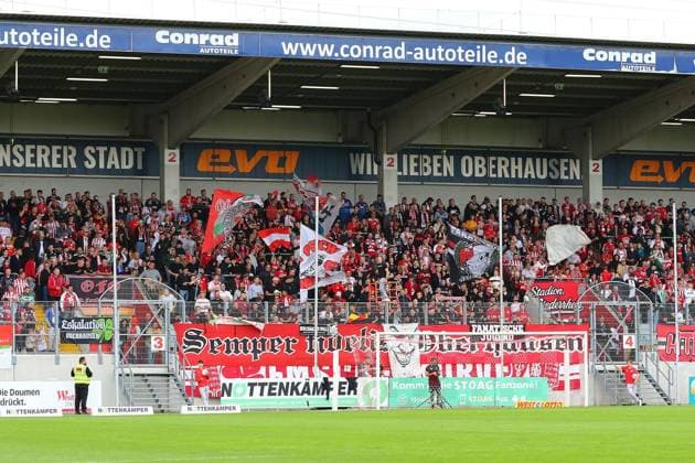 Regionalliga West Rot Weiß Oberhausen Borussia Mönchengladbach II ** FOR EDITORIAL USE ONLY ** EDITORIAL USE ONLY ** p RWO Fans RWO Borussia Mönchengladbach II Location: Oberhausen, Niederrhein Stadium Date: September 19, 2026 Germany, North Rhine-Westphalia, Oberhausen Copyright MichaxKorb Copyright: MichaxKorb doc87o4r1a2r0hv4cblh1n ,EDITORIAL USE ONLY Copyright: MichaxKorb