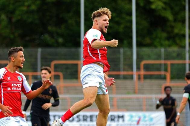 Regionalliga West Rot Weiß Oberhausen Borussia Mönchengladbach II ** FOR EDITORIAL USE ONLY ** EDITORIAL USE ONLY ** p Celebration after Timur Kesim’s 1–0 goal RWO Borussia Mönchengladbach II Location: Oberhausen, Niederrhein Stadium Date: September 19, 2026 Germany, North Rhine-Westphalia, Oberhausen Copyright MichaxKorb Copyright: MichaxKorb doc87o4r249uwpowx3frw6 ,EDITORIAL USE ONLY Copyright: MichaxKorb
