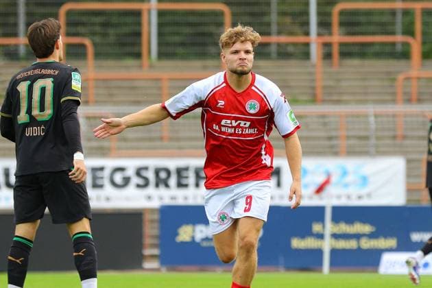 Regionalliga West Rot Weiß Oberhausen Borussia Mönchengladbach II ** FOR EDITORIAL USE ONLY ** EDITORIAL USE ONLY ** p Celebration after Timur Kesim’s 1–0 goal RWO Borussia Mönchengladbach II Location: Oberhausen, Niederrhein Stadium Date: September 19, 2026 Germany, North Rhine-Westphalia, Oberhausen Copyright MichaxKorb Copyright: MichaxKorb doc87o4r272i5k10zgl9h09 ,EDITORIAL USE ONLY Copyright: MichaxKorb