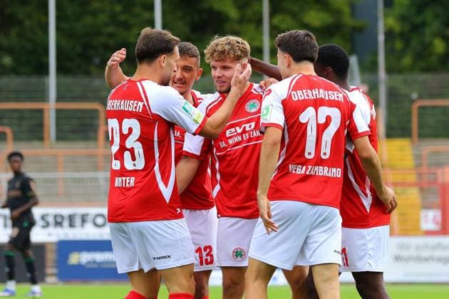 Regionalliga West Rot Weiß Oberhausen Borussia Mönchengladbach II ** FOR EDITORIAL USE ONLY ** EDITORIAL USE ONLY ** p Celebrations after Timur Kesim’s 1–0 goal RWO Borussia Mönchengladbach II Location: Oberhausen, Niederrhein Stadium Date: September 19, 2026 Germany, North Rhine-Westphalia, Oberhausen Copyright MichaxKorb Copyright: MichaxKorb doc87o4r2j4ibq1lbp3ekym ,EDITORIAL USE ONLY Copyright: MichaxKorb
