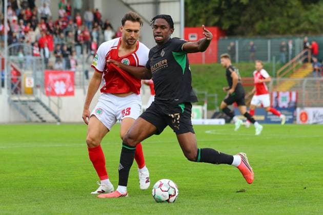 Regionalliga West Rot Weiß Oberhausen Borussia Mönchengladbach II ** FOR EDITORIAL USE ONLY ** EDITORIAL USE ONLY ** p Nils Winter, David Uwakhonye RWO Borussia Mönchengladbach II Location: Oberhausen, Niederrhein Stadium Date: September 19, 2026 Germany, North Rhine-Westphalia, Oberhausen Copyright MichaxKorb Copyright: MichaxKorb doc87o4r2y17bcymos1h8r ,EDITORIAL USE ONLY Copyright: MichaxKorb