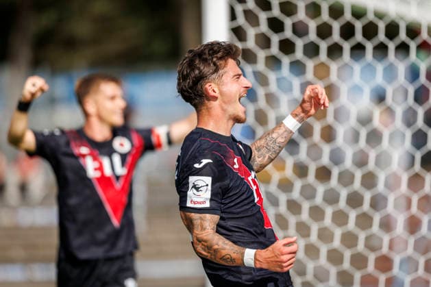 KOELN, GERMANY - SEPTEMBER 19, 2026: Niklas Castelle (Viktoria Köln, 44) celebrates his goal—making it 1–0 together with his teammates during the 3rd division match on gameday 7 between Viktoria Koeln vs. FC Ingolstadt at the Sportpark Hoehenberg on September 19, 2026 in Koeln, Germany. DFL REGULATIONS PROHIBIT ANY USE OF PHOTOGRAPHS AS IMAGE SEQUENCES AND OR QUASI-VIDEO. Nordrhein-Westfalen Germany Copyright: xAxelxKohringx