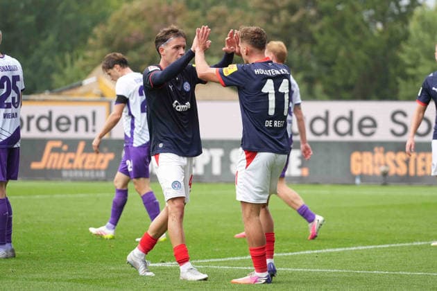 Soccer I Men s I 2026–2027 Season I 2. Bundesliga I Matchday 6 I Holstein Kiel vs. VfL Osnabrück I September 19, 2026 Leon Parduzi 40, Holstein Kiel, and Gyan de Regt 11, Holstein Kiel celebrate after a penalty kick was awarded to Holstein Kiel at Kiel Holstein Stadium in Schleswig-Holstein, Germany Copyright: xLobeca MaschaxHolmx