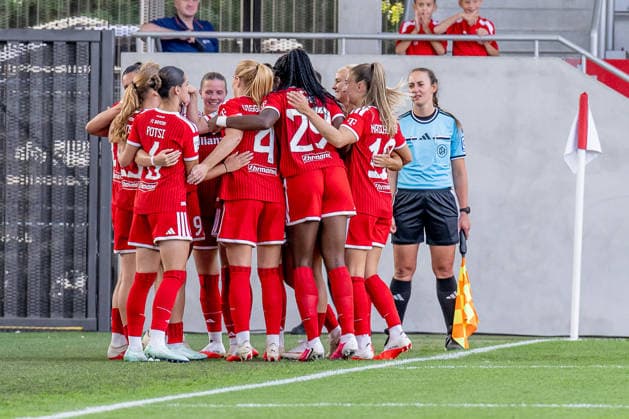 The Munich women celebrate with Alara Sehitler of FC Bayern Munich Women, who scored a goal on a penalty kick to make it 4–2 GER, FC Bayern Munich Women vs. 1. FC Köln, Soccer, Google Pixel Women’s Bundesliga, Matchday 5, 2026–2027 Season, September 19, 2026 DFL DFB regulations prohibit any use of photographs as image sequences and or quasi-video. Photo: HMB Media, Heike Feiner Copyright: HMBxMedia HeikexFeiner