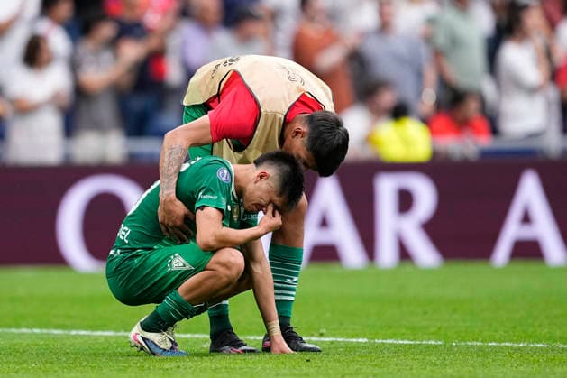 Futbol, Real Madrid vs Santiago Wanderers. Final Intercontinental Sub 20, 2026. Los jugadores de Santiago Wanderers lamentan la derrota contra el Real Madrid tras la final intercontinental disputada en el estadio Santiago Bernabeu de Madrid, Espana. 19 09 2026 AFP7 Photosport Football, Real Madrid vs Santiago Wanderers. 2026, U 20, Intercontinental Final. Santiago Wanderers players reacts after loosing against Real Madrid the 2026 U20 Intercontinental Final match at the Santiago Bernabeu stadium in Madrid, Spain. 19 09 2026 AFP7 Photosport Real Madrid vs Santiago Wanderers, final intercontinental sub 20, 2026 