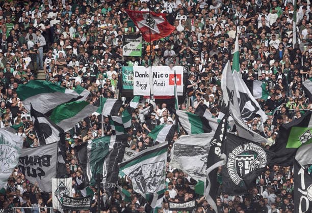 September 19, 2026, xhbx, Soccer, Bundesliga 1, Borussia Mönchengladbach 1 FSV Mainz 05 – fans, atmosphere, scarves, flags, banners of Borussia Mönchengladbach. DFL and DFB regulations prohibit any use of photographs as image sequences and or quasi-video. Mönchengladbach