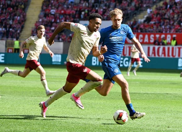 Soccer, 2. Bundesliga, 2026–27 Season, September 19, 2026, Fritz Walter Stadium, 1. FC Kaiserslautern vs. Eintracht Braunschweig, 1–0, Thierry TAZAMETA (1. FC Kaiserslautern), li Noah KATTENBACH Eintracht Braunschweig 1 FC Kaiserslautern
