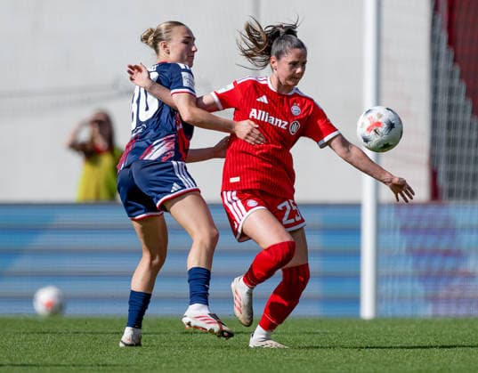 Battle for the Ball: One-on-one duel between Sophie Nachtigall (1. FC Köln, 30) and Sarah Zadrazil (FC Bayern Munich Women, 25, GER), FC Bayern Munich Women vs. 1 FC Cologne, Soccer, Google Pixel Women’s Bundesliga, Matchday 5, 2026–2027 Season, September 19, 2026 DFL DFB regulations prohibit any use of photographs as image sequences and or quasi-video. Photo: HMB Media, Heike Feiner Copyright: HMBxMedia HeikexFeiner