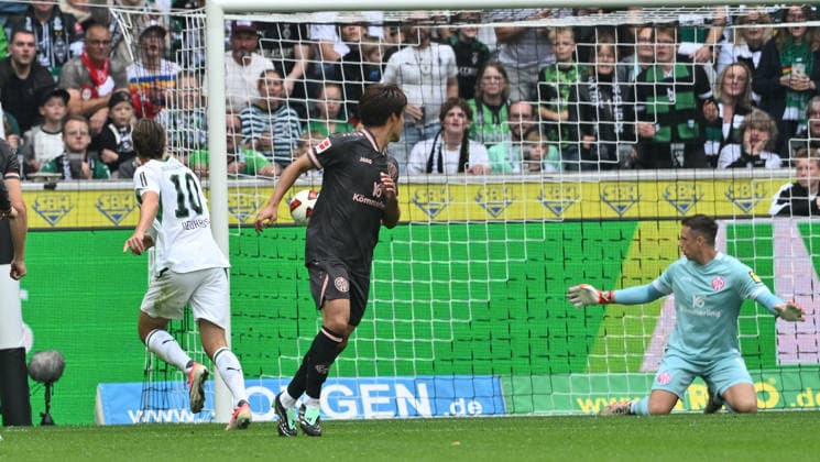 September 19, 2026, Mönchengladbach Soccer, Men s, 2026–2027 Season, Borussia Mönchengladbach vs. 1. FSV Mainz 05 Goal: 1–0 by Florian Neuhaus (Gladbach, left), 10th minute. DFL regulations prohibit any use of photographs as image sequences and or quasi-video content. Borussia Park, North Rhine-Westphalia, Germany