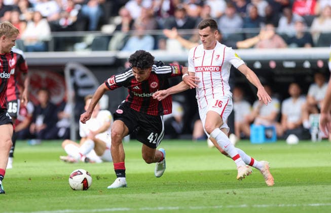 September 19, 2026, Bundesliga Soccer, Eintracht Frankfurt vs. SC Freiburg, from left: Can Uzun (Eintracht Frankfurt), Yannik Engelhardt (SC Freiburg). DFL and DFB regulations prohibit any use of photographs as image sequences and or quasi-video. xdcx Copyright: HMBxMedia Claus
