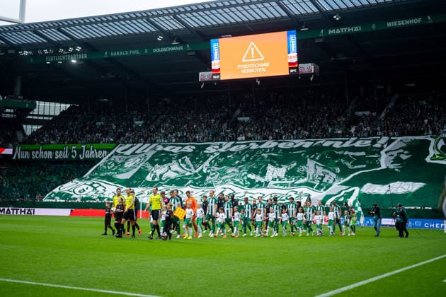 September 19, 2026, GER, Soccer, Men s, Bundesliga 1, 2026–2027 Season, Matchday 4, SV Werder Bremen vs. FC Augsburg; choreography featuring the Ultras Never Die banner, preceded by Marco Friedl (Werder Bremen, 32), Karl Hein (Werder Bremen, 01), and the team during the pre-match walkout; DFB and DFL regulations prohibit any use of photographs as image sequences and or quasi-video footage; Weserstadion, Bremen, Germany Copyright: xNordphoto Memmlerx