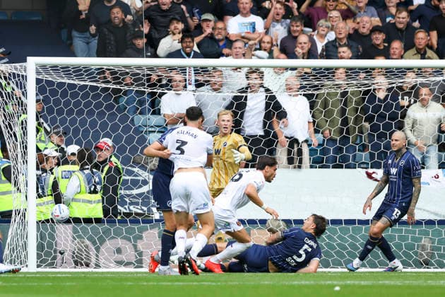 Millwall v West Ham United, Sky Bet Championship West Ham defender Konstantinos Mavropanos scores West Ham™s equalising 2nd header goal during the Millwall v West Ham United Sky Bet Championship match at The Den, London, England on 19 September 2026 Credit: Phil Duncan Every Second Media Editorial use only. All images are copyright Every Second Media Limited. No images may be reproduced without prior permission. All rights reserved. Premier League and Football League images are subject to licensing agreements with Football DataCo Limited. see https: www.football-dataco.com Copyright: xIMAGO EveryxSecondxMediax ESM-2178-0016 PhilxDuncanx xEveryxSecondxMediax