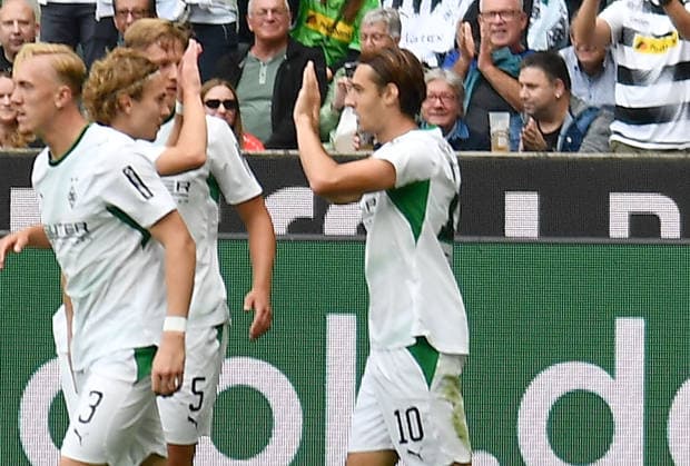 September 19, 2026, xhbx, Soccer 1st Bundesliga, Borussia Mönchengladbach 1 FSV Mainz 05 v l Goal celebration, Goal celebration, celebrating the 1–0 goal by Florian Neuhaus, Borussia Mönchengladbach. DFL and DFB regulations prohibit any use of photographs as image sequences and or quasi-video. Mönchengladbach