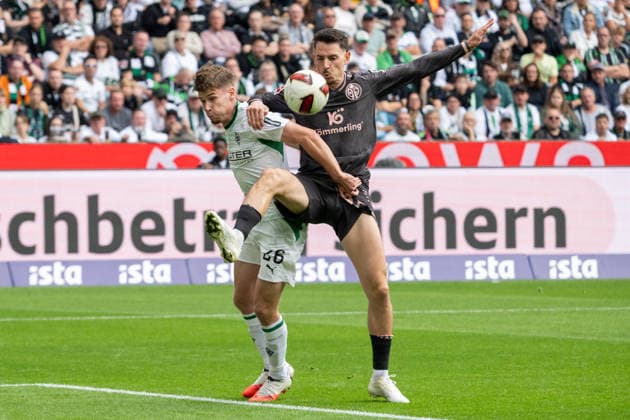 Tackle between Lukas Ullrich of Borussia Mönchengladbach, 26, and Anthony Caci of 1. FSV Mainz 05, 19; Borussia Mönchengladbach vs. 1. FSV Mainz 05, Soccer, Bundesliga 1, Matchday 4, 2026–2027 season, September 19, 2026. DFL and DFB regulations prohibit any use of photographs as image sequences and or quasi-video. Borussia Mönchengladbach vs. 1. FSV Mainz 05, soccer, Bundesliga 1, Matchday 4, 2026–2027 season, September 19, 2026, Mönchengladbach Copyright: xEibner-Pressefoto ThomasxHaeslerx EP_THR