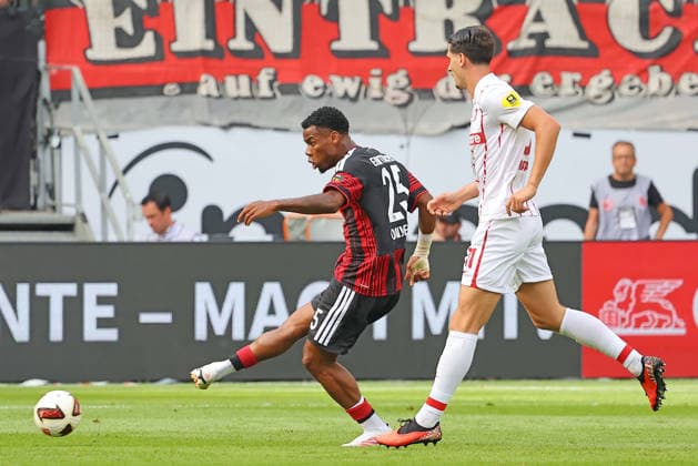 Frankfurt, Germany September 19, 2026 Bundesliga 1 2026–2027 Matchday 4 Eintracht Frankfurt vs. SC Freiburg Pictured from left: Raphael Onyedika (Frankfurt) in a footrace against Igor Matanovic (SCF) DFL and DFB regulations prohibit any use of photographs as image sequences and or quasi-video Deutsche Bank Park Hesse Copyright: xFotostandx xRacochax