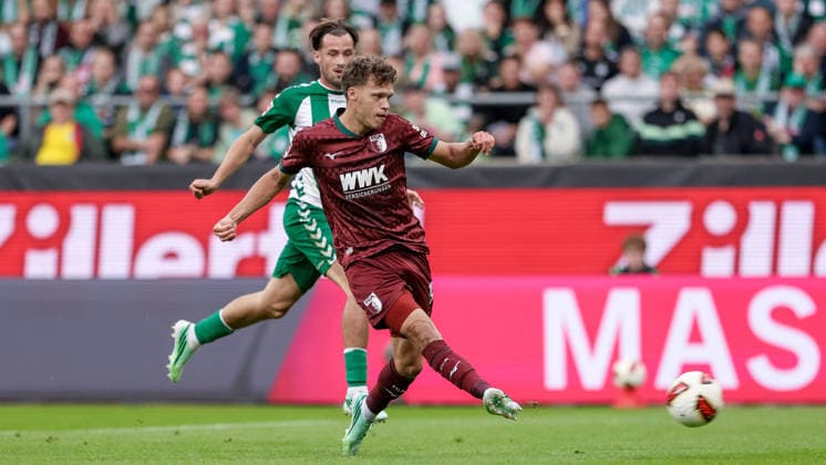 Goal scorer Robin Fellhauer of FC Augsburg, 19, scores the goal to make it 0–1; goal, highlight, goal scored, DFL GUIDELINES PROHIBIT ANY USE OF PHOTOGRAPHS AS STILL IMAGES AND OR VIDEO-LIKE PHOTO SEQUENCES. DFL REGULATIONS PROHIBIT ANY USE OF PHOTOGRAPHS AS IMAGE SEQUENCES AND OR QUASI-VIDEO, September 19, 2026, Bremen, Germany, Soccer, Bundesliga, SV Werder Bremen vs. FC Augsburg xobx