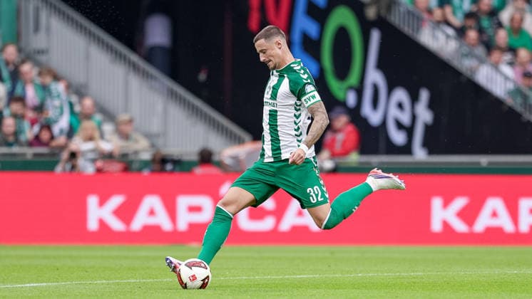 Marco Friedl, SV Werder Bremen, 32, with the ball, free kick, single frame, full body, action, game scene, THE DFL GUIDELINES PROHIBIT ANY USE OF PHOTOGRAPHS AS SEQUENCE IMAGES AND OR VIDEO-LIKE PHOTO SERIES DFL REGULATIONS PROHIBIT ANY USE OF PHOTOGRAPHS AS IMAGE SEQUENCES AND OR VIDEO-LIKE PHOTO SERIES, September 19, 2026, Bremen, Germany, Soccer, Bundesliga, SV Werder Bremen vs. FC Augsburg xobx