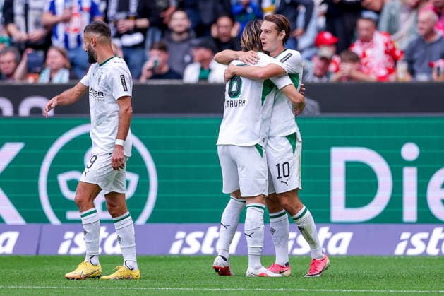 September 19, 2026, Soccer, Borussia Mönchengladbach 1 FSV Mainz 05, Bundesliga 1, Matchday 4, Ista Borussia Park, 2026–27 season: Goal celebration after the 1–0 goal by scorer Florian Neuhaus (Borussia Mönchengladbach 10) together with Ko Itakura (Borussia Mönchengladbach 06). DFB regulations prohibit any use of photographs as image sequences and or quasi-video. North Rhine-Westphalia, Germany