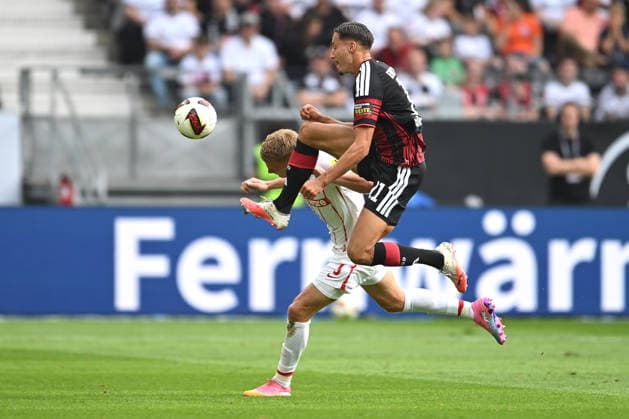 Soccer, Bundesliga 1, Matchday 4: Eintracht Frankfurt vs. SC Freiburg on September 19, 2026, at Deutsche Bank Park in Frankfurt. Younes Ebnoutalib (Frankfurt, front), Philipp Lienhart (Freiburg, back). DFL regulations prohibit any use of photographs as image sequences and or quasi-video. xJKx