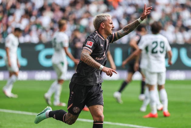 Soccer, Bundesliga 1, Matchday 4: Borussia Mönchengladbach 1, FSV Mainz 05 on September 19, 2026, at Ista Borussia Park in Mönchengladbach. Celebration of the 1-1 goal by Phillip Tietz of Mainz. DFL regulations prohibit any use of photographs as image sequences and or quasi-video xJRx