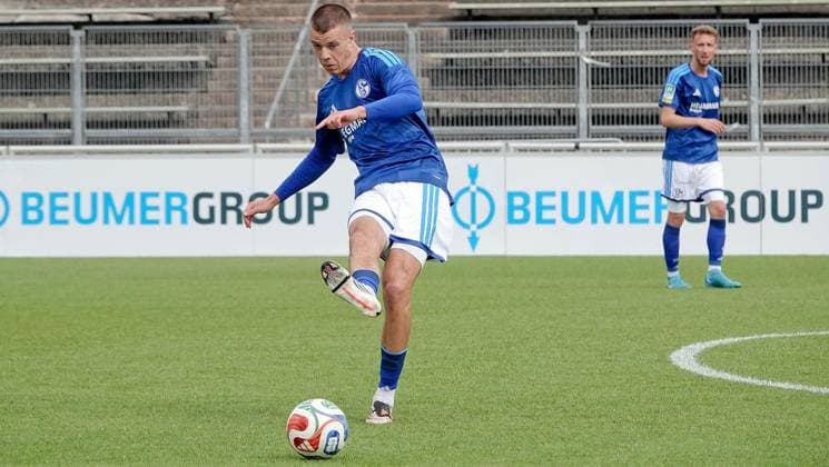 Regional League Soccer Match: FC Schalke 04 U23 vs. VfL Lotte ** FOR EDITORIAL USE ONLY ** EDITORIAL USE ONLY ** p FC player Magnus Rösner on Saturday, September 19, 2026, during the Regional League soccer match between FC Schalke 04 U23 (in blue) and VfL Lotte at the Parkstadion in Gelsenkirchen, Germany (North Rhine-Westphalia), Gelsenkirchen. Copyright MichaelxKorte Copyright: MichaelxKorte doc87o56sm7qyp1bjnh1kym ,EDITORIAL USE ONLY Copyright: MichaelxKorte