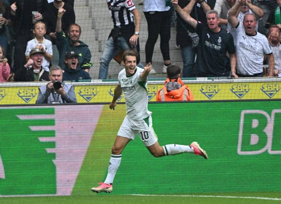 September 19, 2026, Mönchengladbach Soccer, Men s, 2026–2027 Season, Borussia Mönchengladbach vs. 1. FSV Mainz 05: Goal celebration by Gladbach s Florian Neuhaus after his goal to make it 1–0. DFL regulations prohibit any use of photographs as image sequences and or quasi-video. Borussia Park, North Rhine-Westphalia, Germany