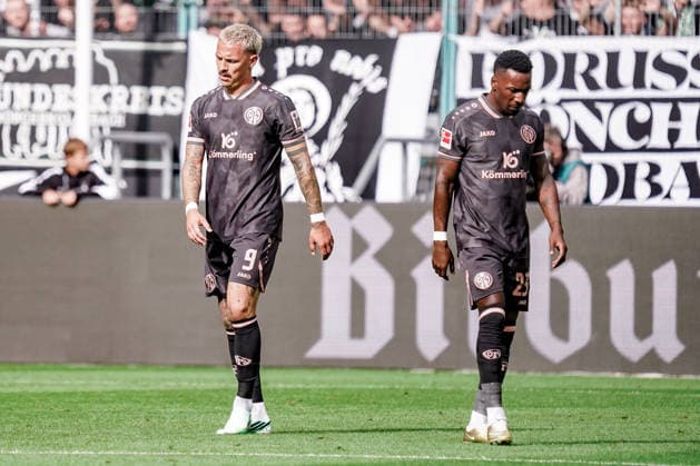Germany Soccer Season 2026–2027, 1. Bundesliga, Matchday 4, Borussia Mönchengladbach vs. 1. FSV Mainz 05 at Borussia Park, Mönchengladbach: Phillip Tietz (1. FSV Mainz 05, 9) and Sheraldo Becker (1. FSV Mainz 05, 23 Facial expressions, emotions after Mönchengladbach conceded a goal at Borussia Park, Germany Copyright: xBennetxLongx