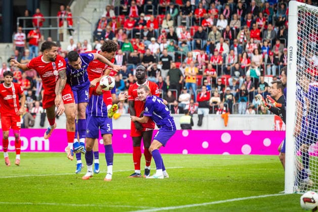 Erfurt, June 26, 1909, Soccer: Northeast Regional League—FC Rot-Weiß Erfurt vs. Erzgebirge Aue. Pictured: Romario Hajrulla of Erfurt scores the 1-0 goal against Daniel Fisl and Martin Männel of Aue.