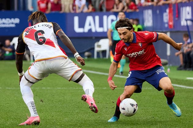 LaLiga EA Sports 2026–27: CA Osasuna vs. Rayo Vallecano. Raúl Moro (18, OSA R) dribbles past Pathe Ciss (6, RAY L) during the LaLiga EA Sports soccer match between CA Osasuna and Rayo Vallecano played at El Sadar Stadium in Pamplona, Spain on September 19, 2026. Credit: Inigo Alzugaray, Agencia LOF, Pamplona. LaLiga EA Sports 2026-27: CA Osasuna vs. Rayo Vallecano Copyright: xINIGOxALZUGARAYx