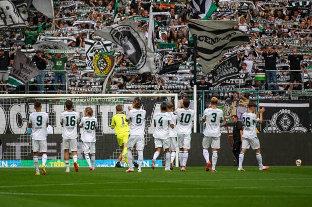 September 19, 2026, GER, Soccer, Men s, Bundesliga, 1. Bundesliga, 2026–2027 Season, VfL Borussia Mönchengladbach vs. FSV Mainz 05; VfL Borussia Mönchengladbach greets the fans before the game Copyright: xSvenxHanischx